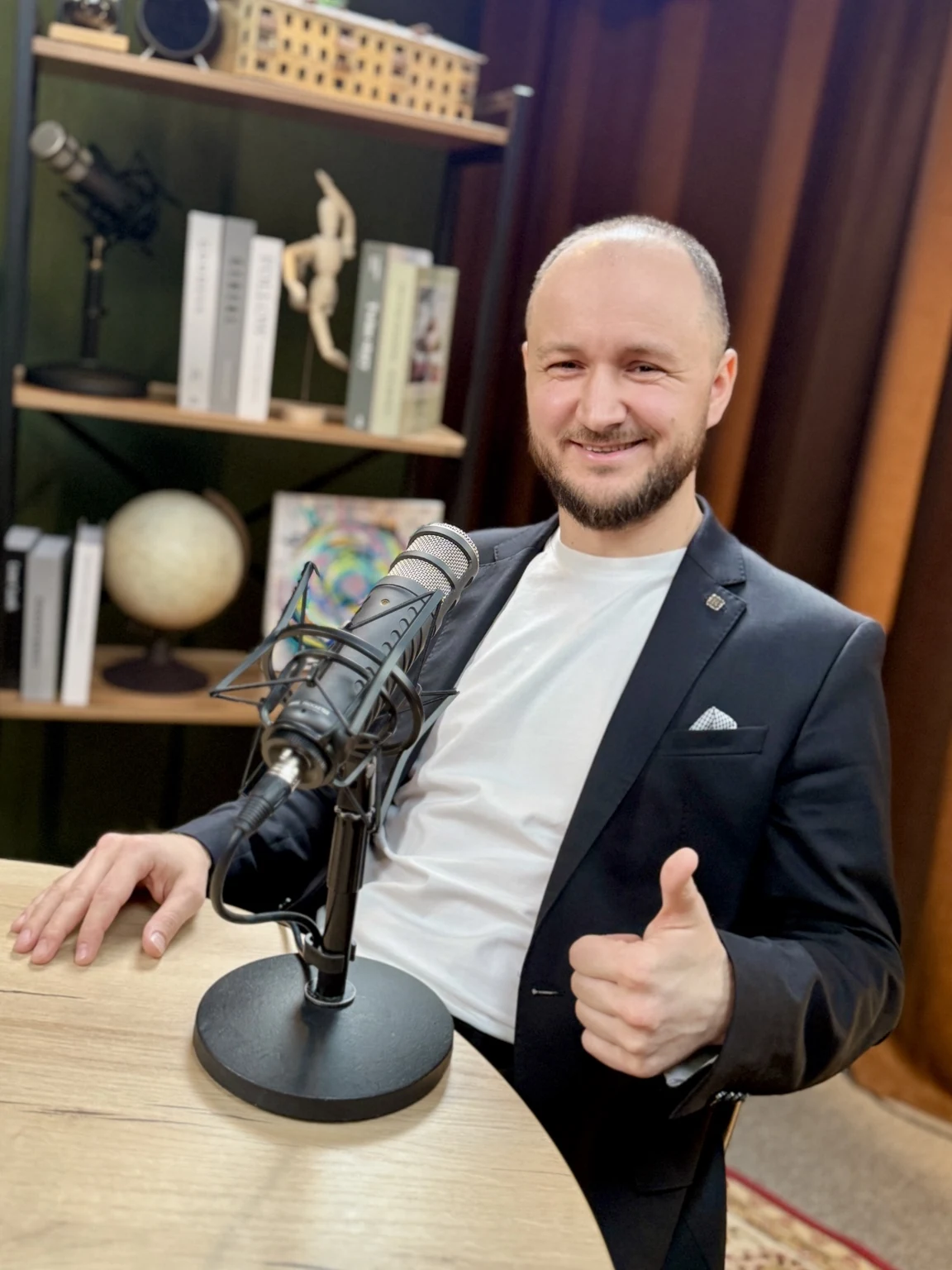 Сергей Никитин на записи разбора у микрофона